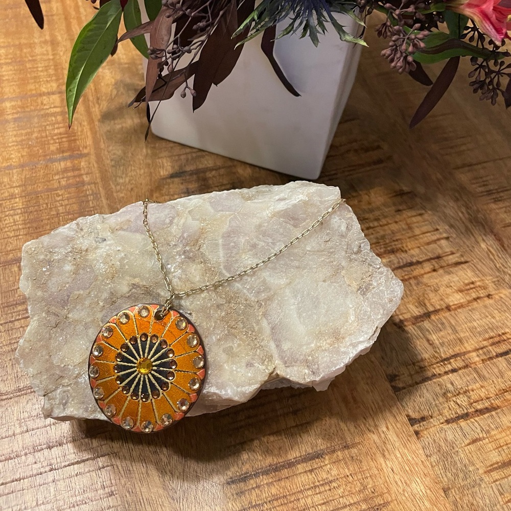 Unbranded medallion necklace